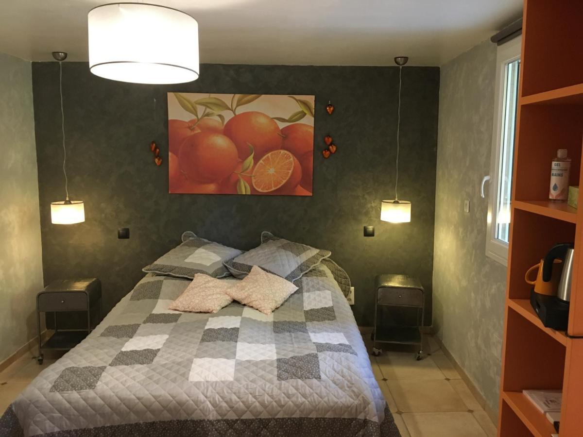 Le Mas Aux Aromes Puget Buitenkant foto